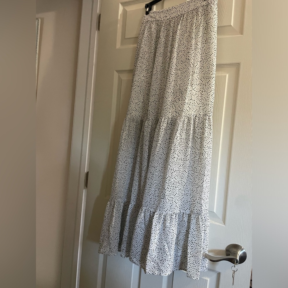 H&M Polka Dot/Speckled Maxi Skirt - black&white size 4